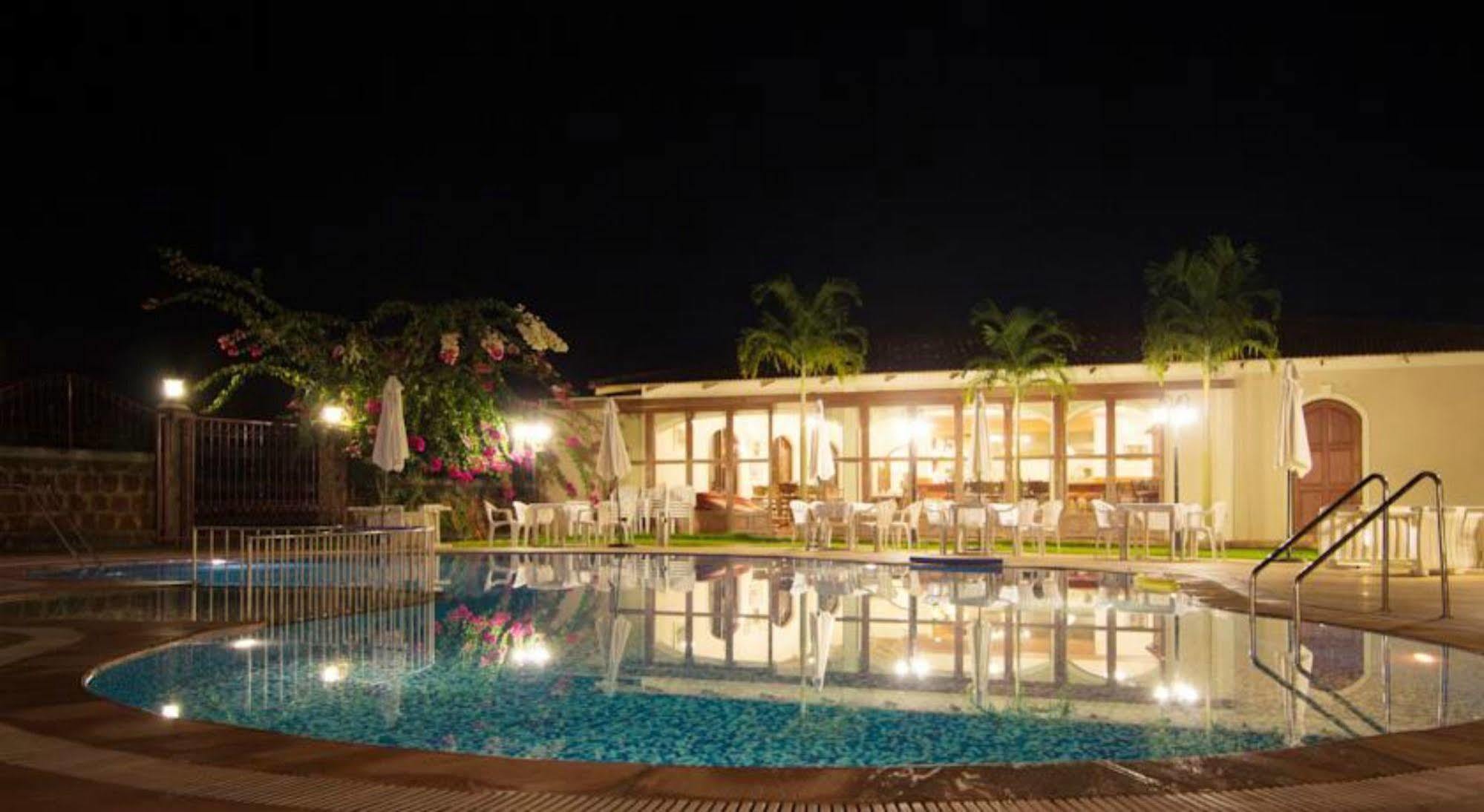 Hacienda De Goa Resort Vagator Buitenkant foto
